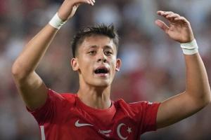 九游体育-鼻青脸肿土耳其世界排名27+首发身价2亿，却遭西班牙6球暴打