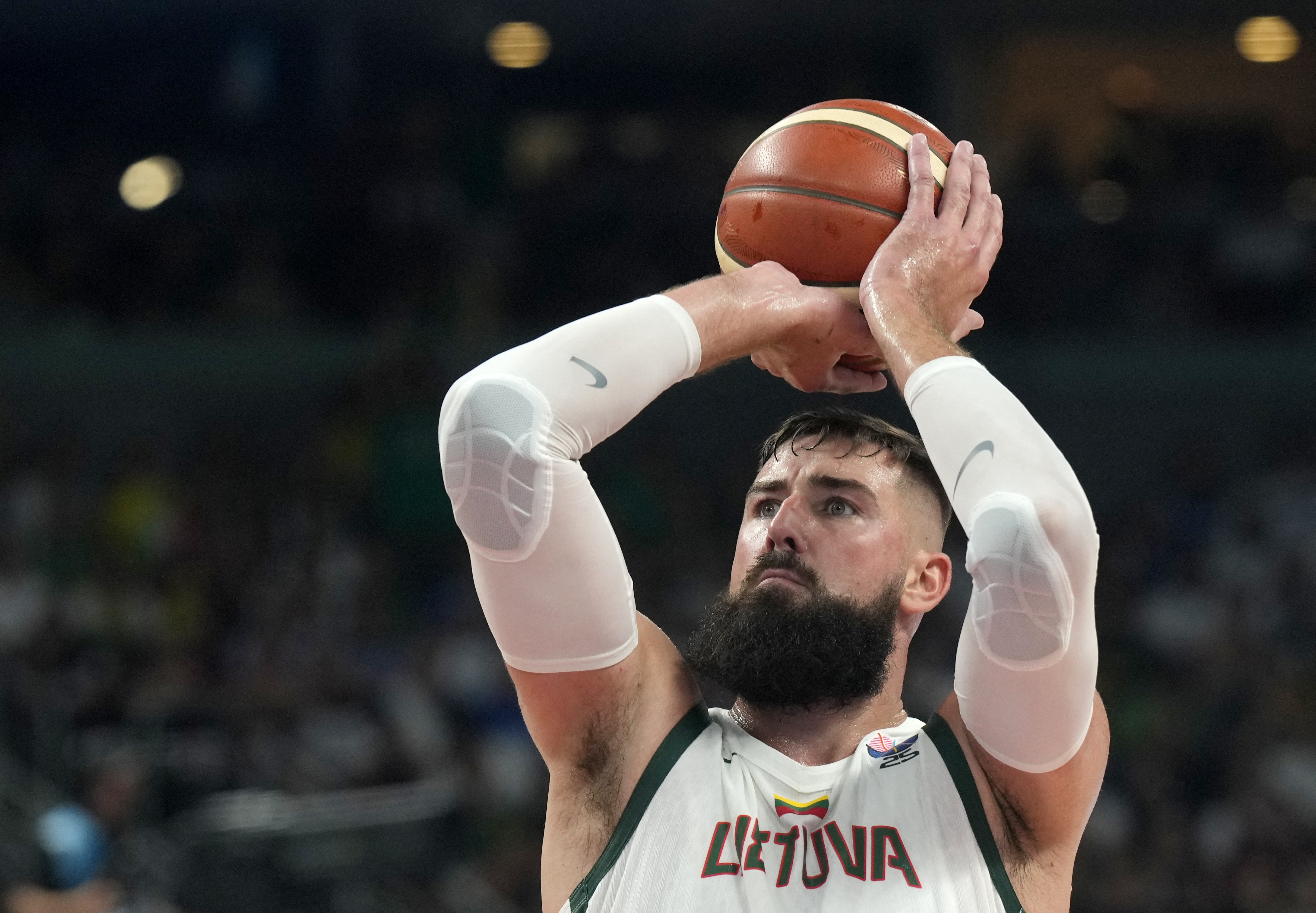 9体育-瓦兰谈多次冰敷肩膀：没有受伤和疼痛 只是预防措施