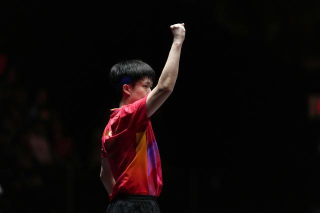 1732275855214024968.jpg (体育)(2)乒乓球——WTT福冈总决赛:王楚钦晋级男单半决赛XxjpseC007158_20241122_PEPFN0A001.jpg